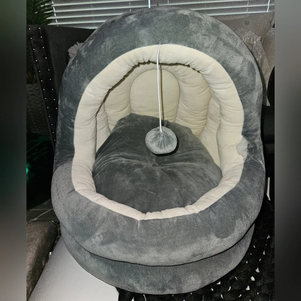 LARGE PET BED IGLOO VELVET TYPE SUPER SOFT